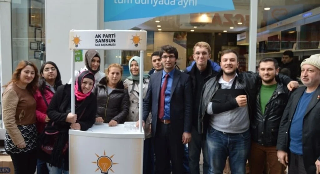 AK Parti İlkadım İlçe Teşkilatı Aşure dağıttı