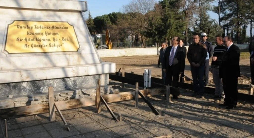 Başkan Şahin Şehitlikdeki çalışmaları yerinde inceledi