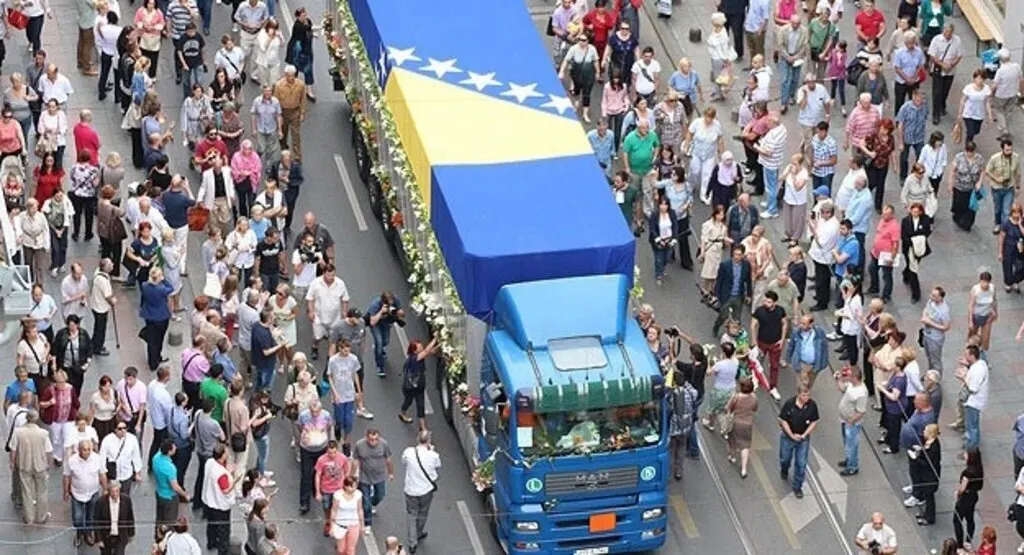Srebrenitsa kurbanlarının cenazeleri Saraybosna'da