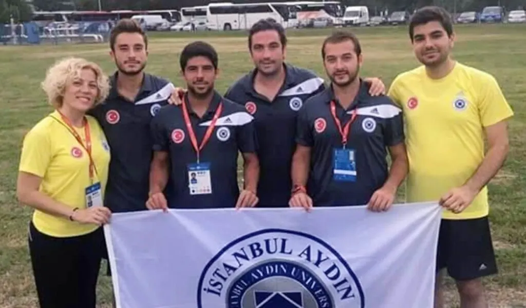 İstanbul Aydın Üniversitesi Tenis Takımı Avrupa Dördüncüsü