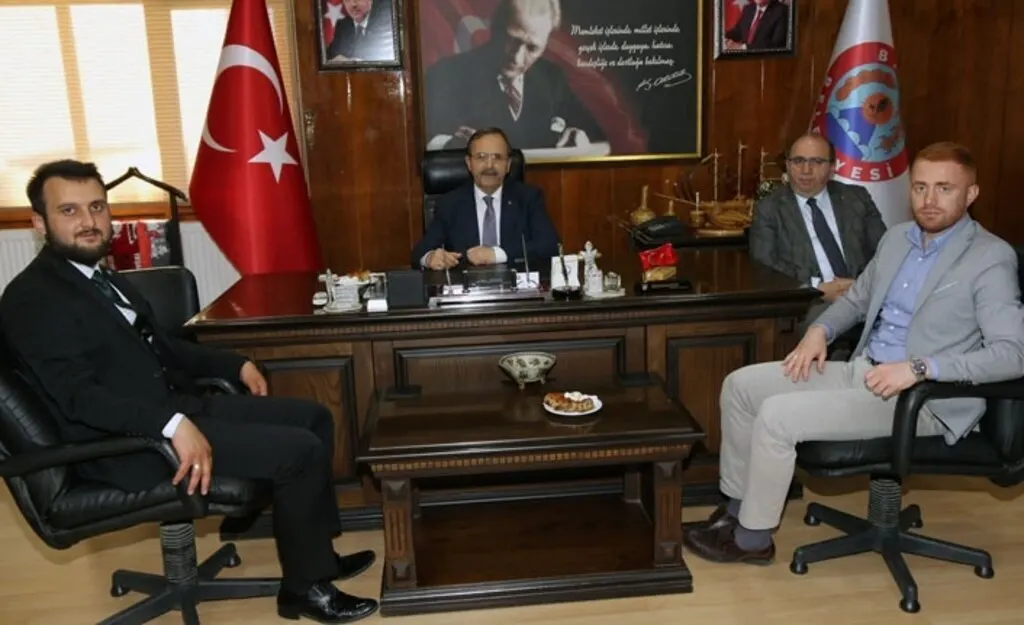 AK Gençler Başkan Şahin'e misafir oldu