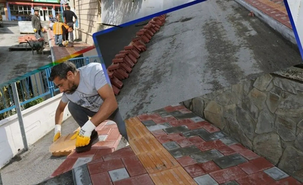 Bafra Gazipaşa Mahallesi'nde kaldırım çalışmaları devam ediyor