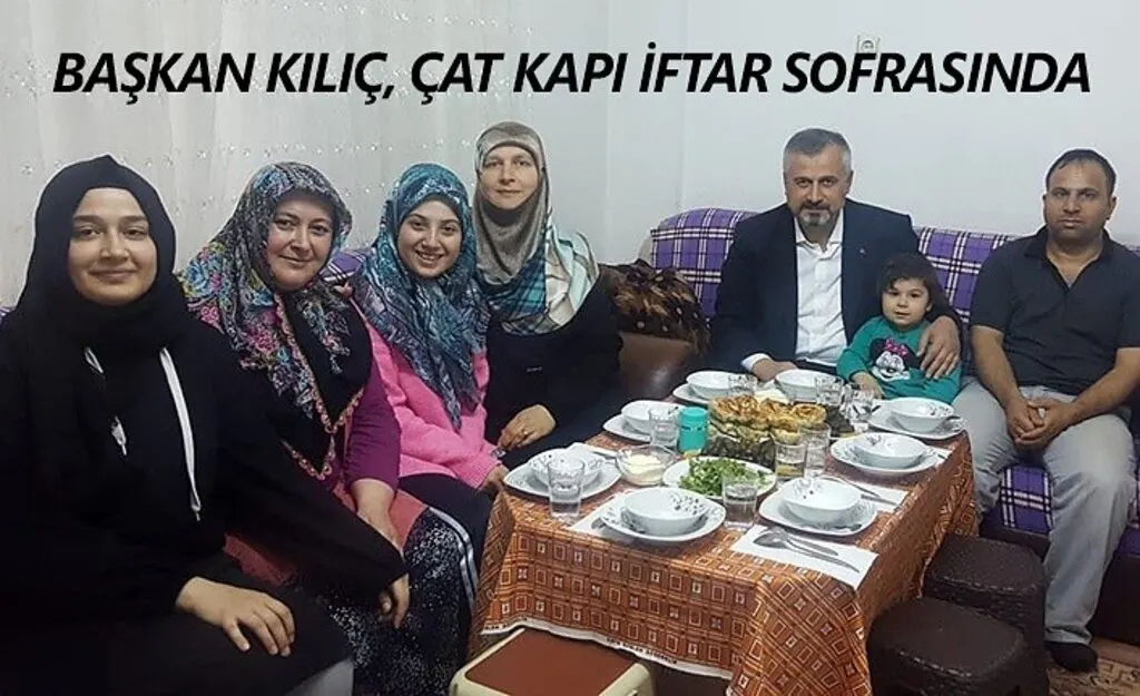 Başkan Kılıç ve eşi çat kapı iftar sofrasında