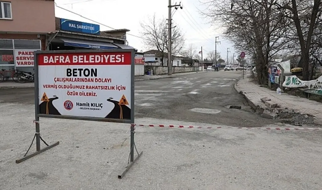 Bafra Belediyesi beton yol uygulamasına devam ediyor