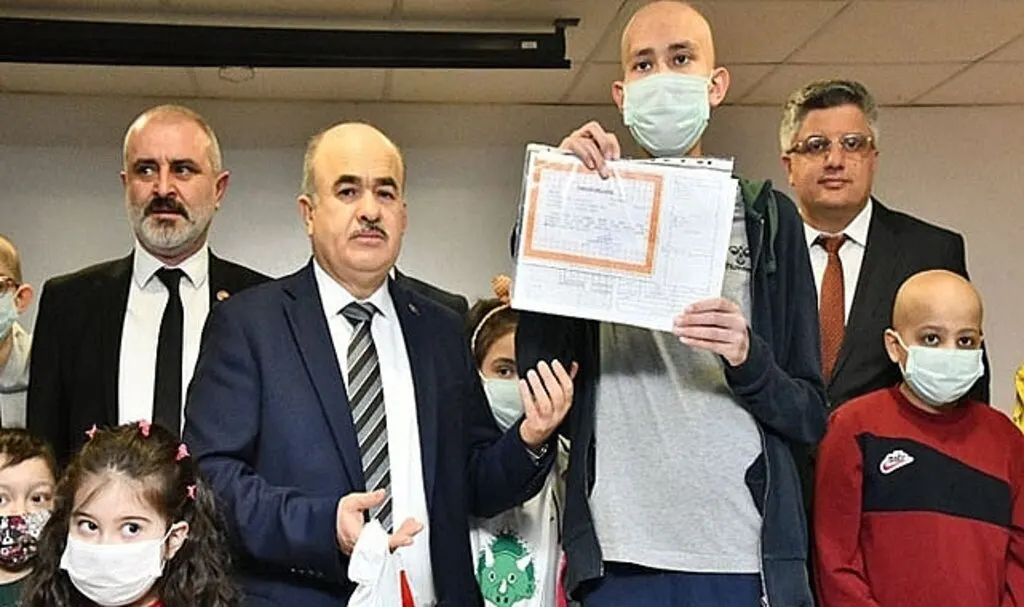 Samsun'da hastanede tedavi gören öğrencilerin karne heyecanı