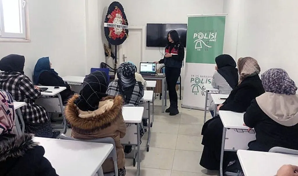 Samsun'da 'En İyi Narkotik Polisi Anne' eğitimi verildi