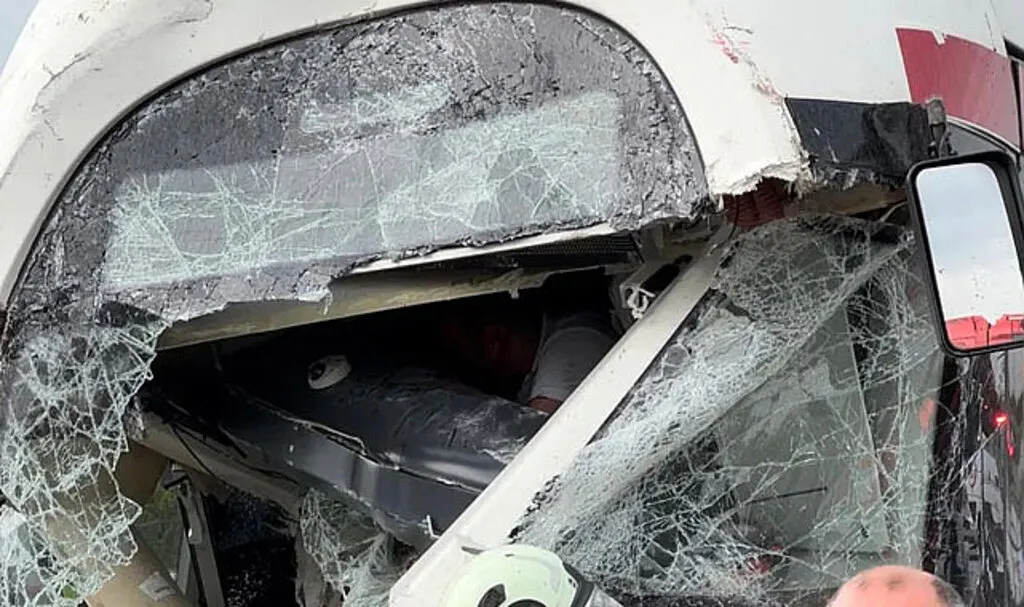 Samsun'da tramvaylar çarpıştı! Çok sayıda yaralı var