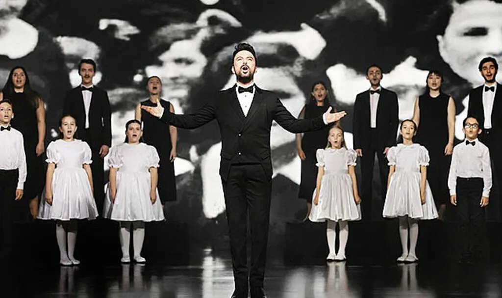 Tarkan'dan 100'üncü yıla özel marşı! Tarkan Sen rahat uyu sözleri