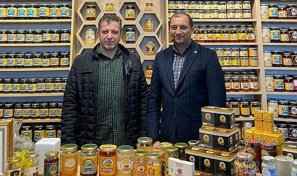 Zakher Travel sahibi Cafer Kara Haunedy AVM’de