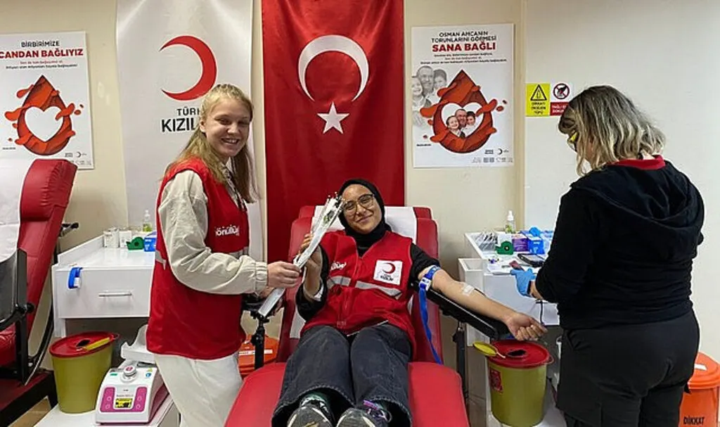 Kızılay Kadın Gönüllüleri’nden Candan Bağlıyız Kampanyasına Destek
