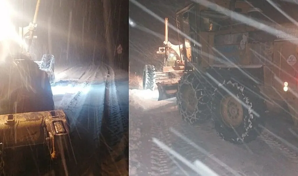 Tekkeköy Belediyesi yüksek kesimlerde kar ile mücadele ediyor