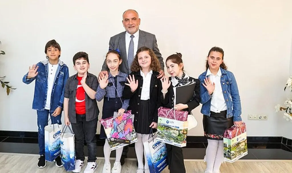 Başkan İbrahim Sandıkçı’dan Miniklere Hediye 