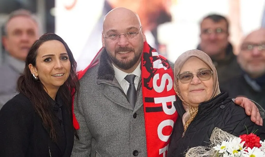 Atakum Belediye Başkanı Serhat Türkel'den 'Anneler Günü' mesajı