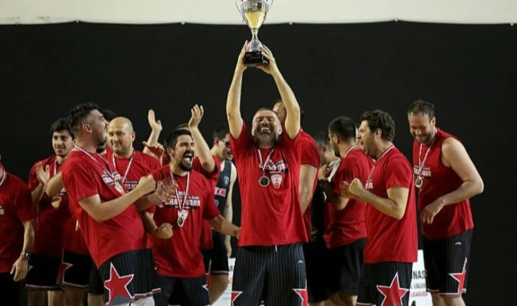 Yıldız Holding Basketbol Takımı CBL Türkiye Şampiyonu