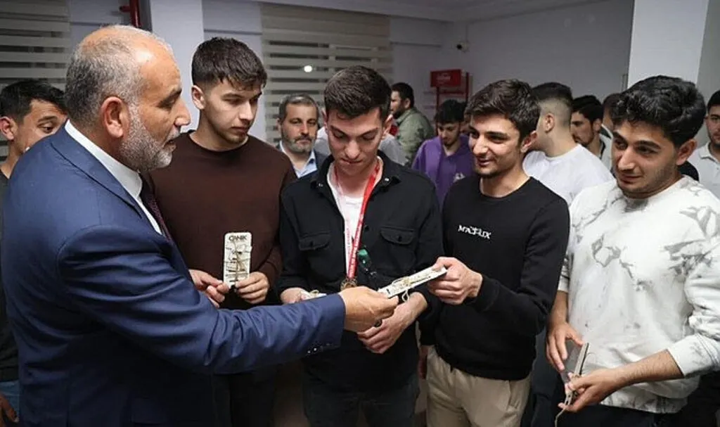 Öğrenciler İstedi Başkan İbrahim Sandıkçı Yaptı 