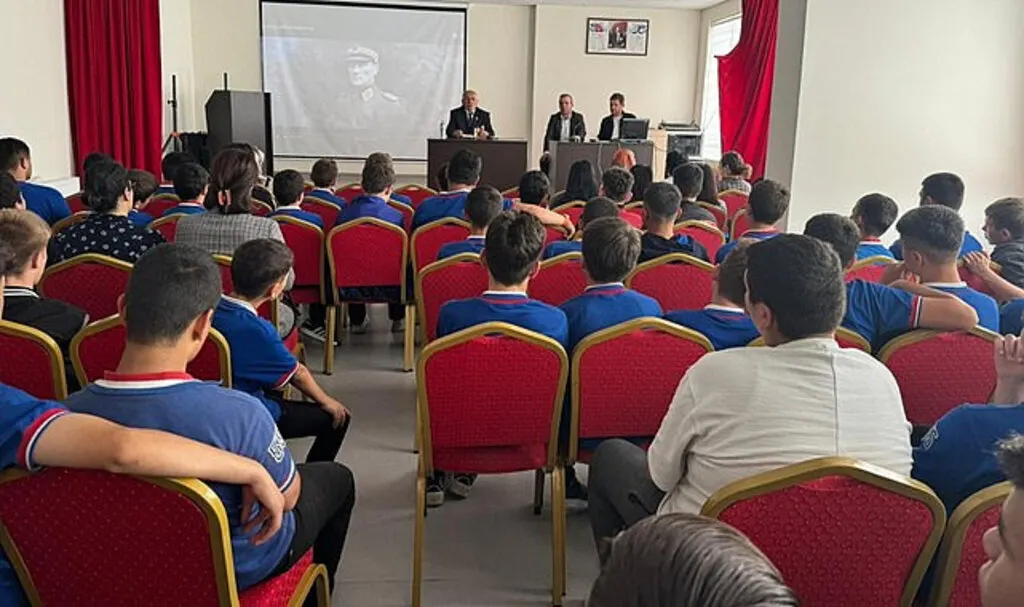 Havza’da öğrencilere Şehit ve Gaziler Saygı Konferansı