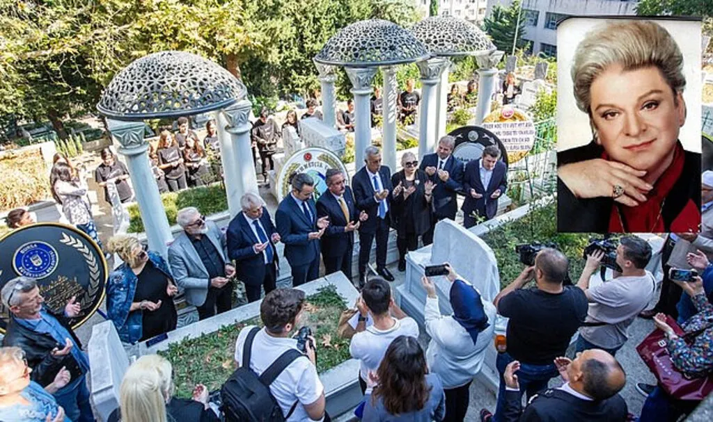 Hayırsever sanatçı Zeki Müren'in ruhu için mevlit okutuldu!