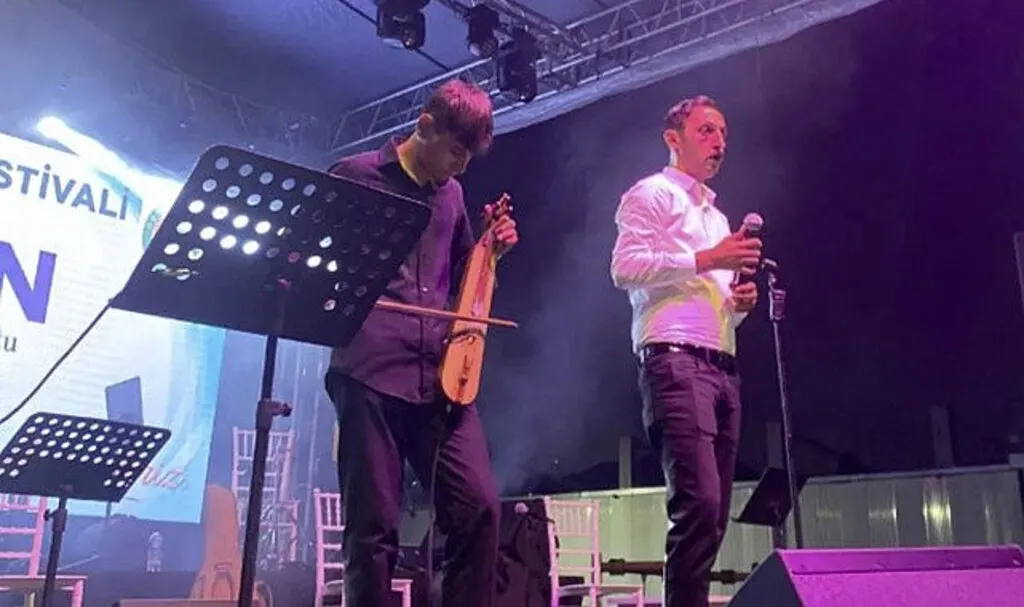 Mustafa Bayram kemençe tutkusuyla hayran bırakıyor
