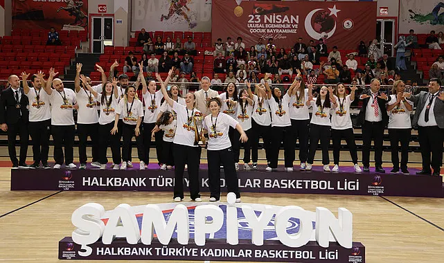 Samsun'un gururu Zorlu Koleji Samsun Basketbol şampiyonluk kupasına kavuştu