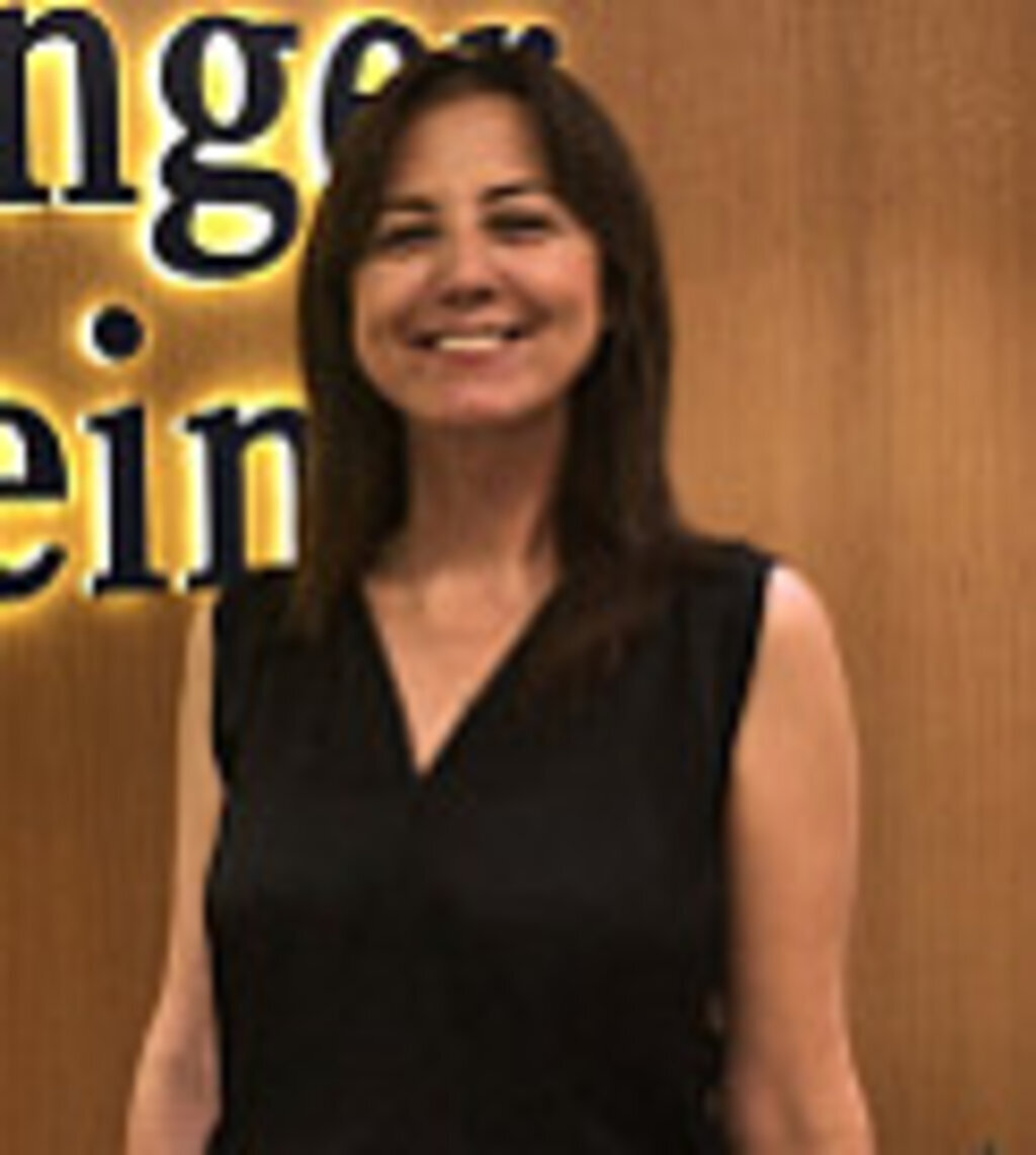 Nilüfer Dayangaç Kimdir?