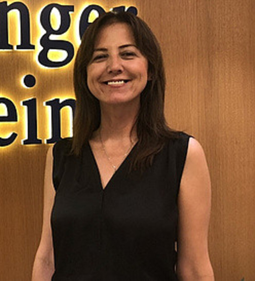 Nilüfer Dayangaç Kimdir?