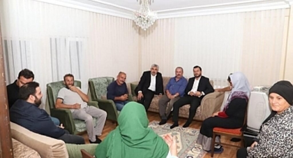 İlkadım'da hane hane 2023'e ziyaretleri devam ediyor