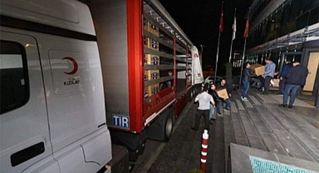 Eczacılardan Bartın'a 60 bin kumanya