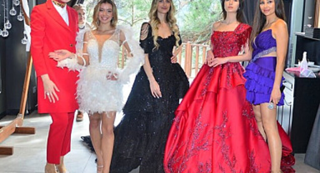 Moda tasarımcısı Özlem Değirmen'den Bursa’da renkli defile