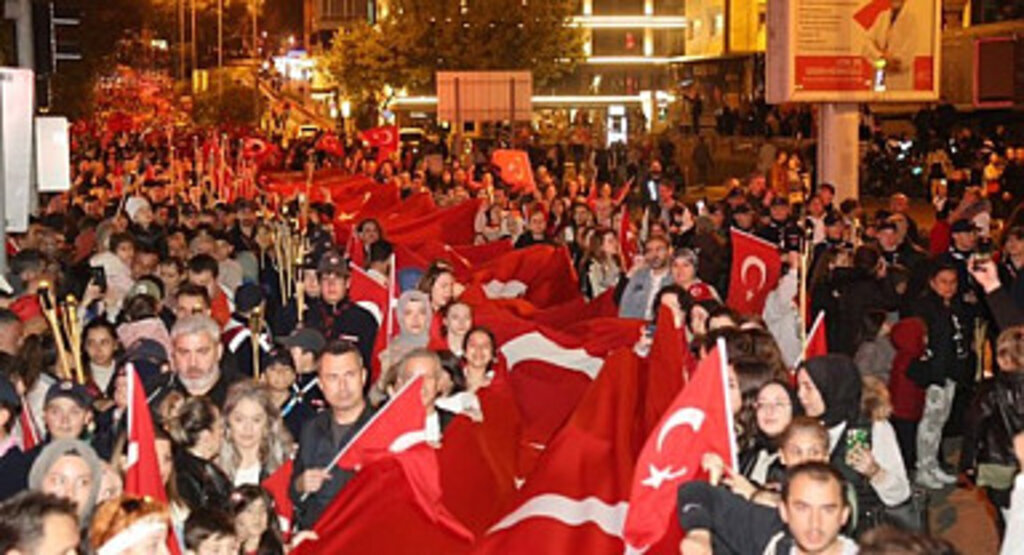 Samsun'da 1919 metrelik bayrak yürüyüşü coşkusu