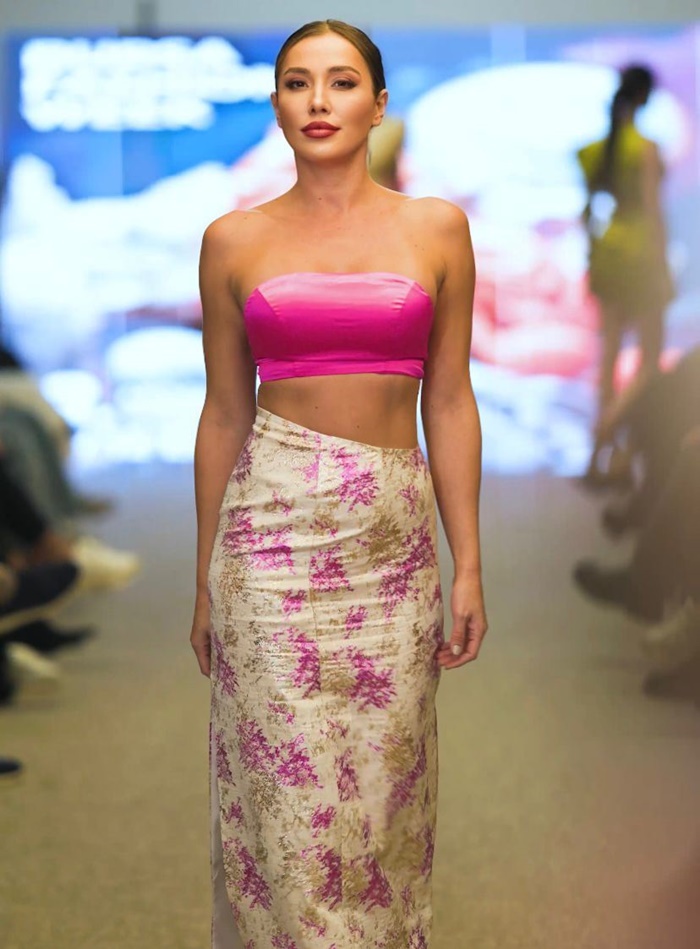 Fashion Week Successo defilesi izleyenleri büyüledi