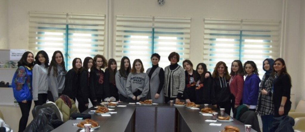 Geleceğin Bilim Kadınları Doç. Dr. Ayşenur Büyükgöze Kavas ile Buluştu