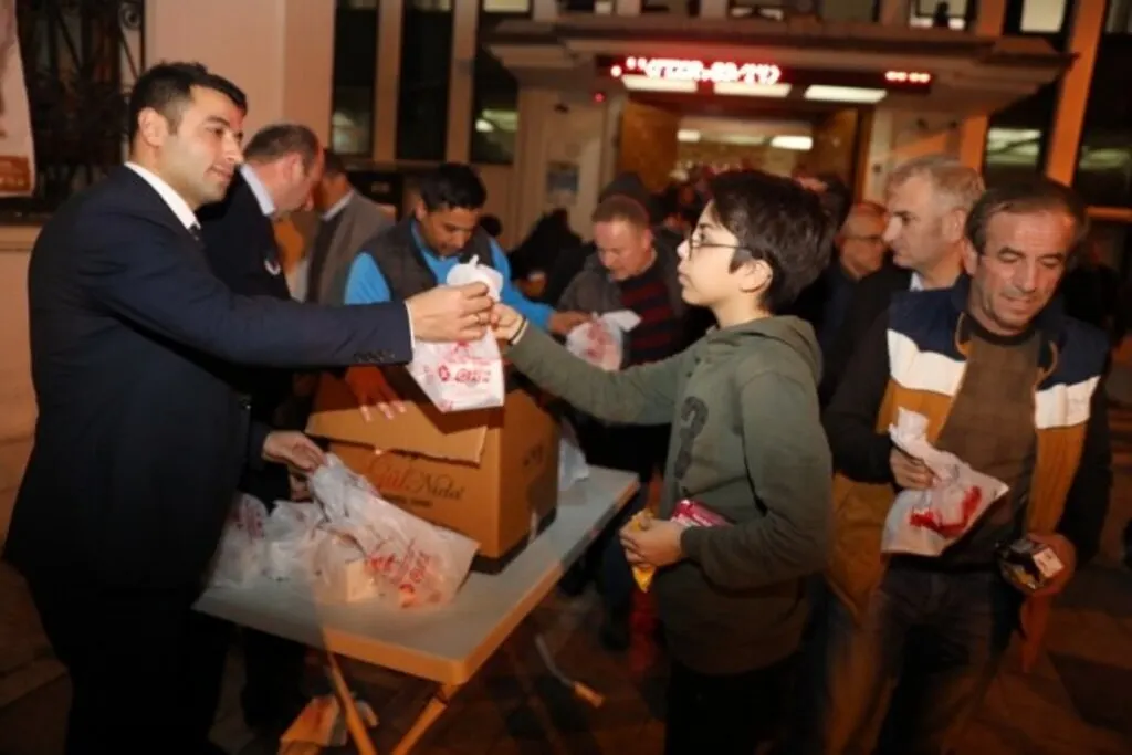 İlkadım Belediyesi Kandil Simidi Dağıttı - Samsun Haber