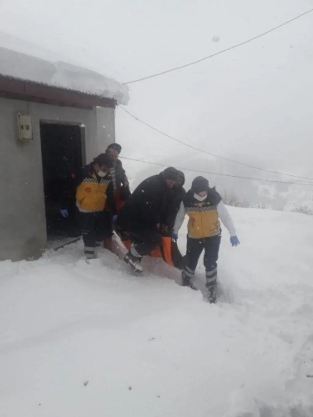 Tekkeköy Karışlar Mahallesi'ndeki hastaya sağlık ve belediye ekipleri ulaştı