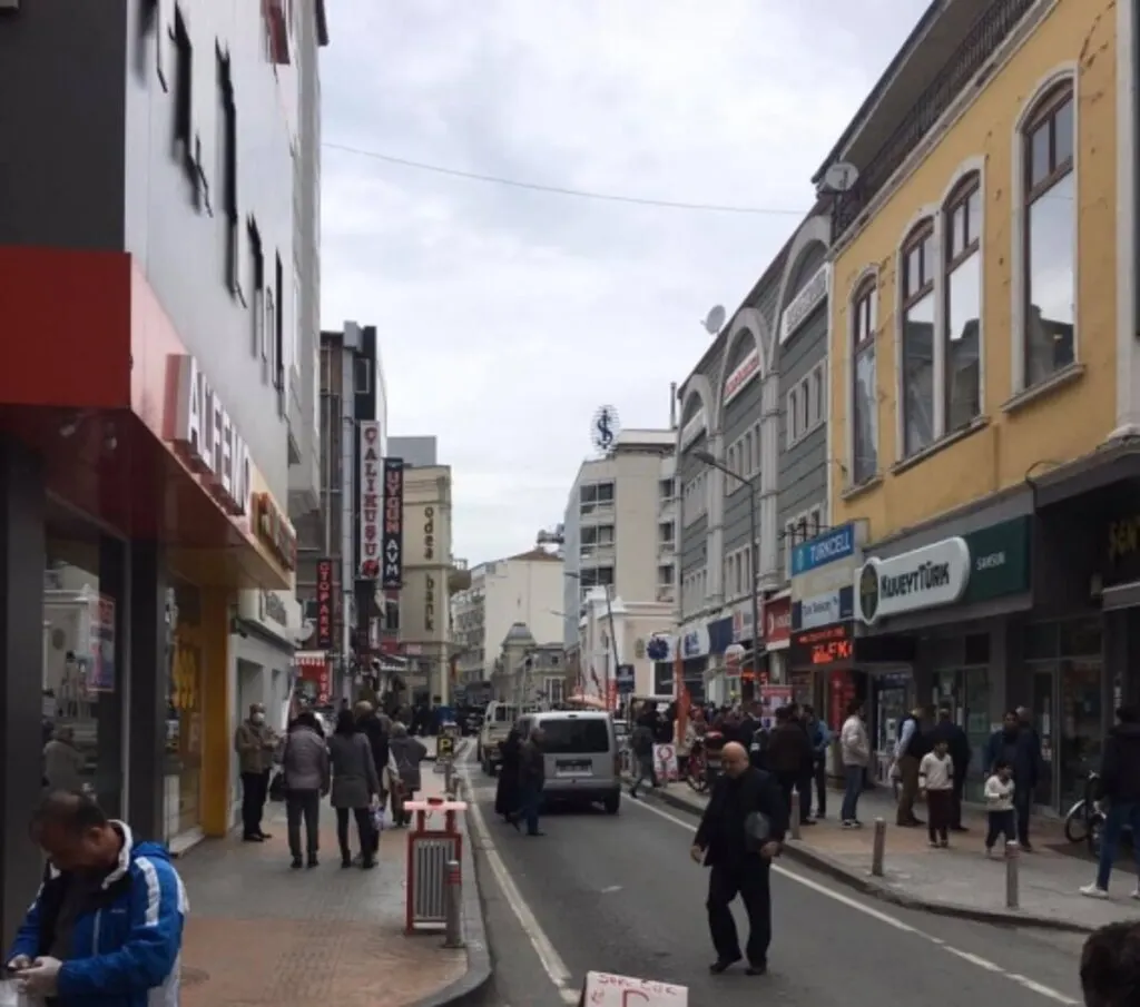 Samsun sokaklarında pazartesi yoğunluğu