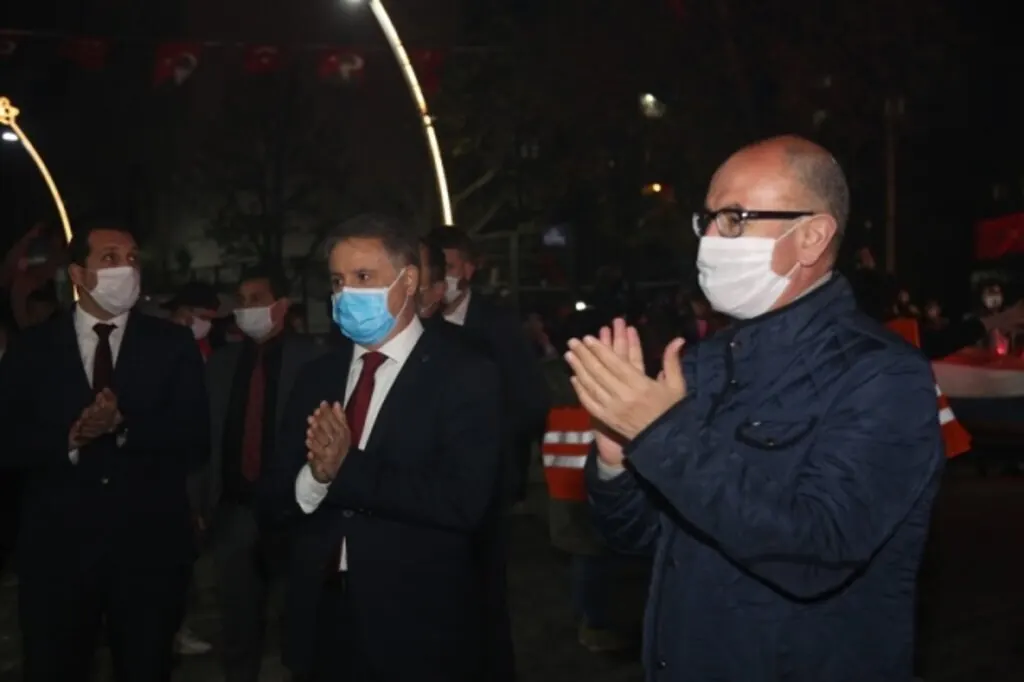Atakum balkonlarında 23 Nisan coşkusu