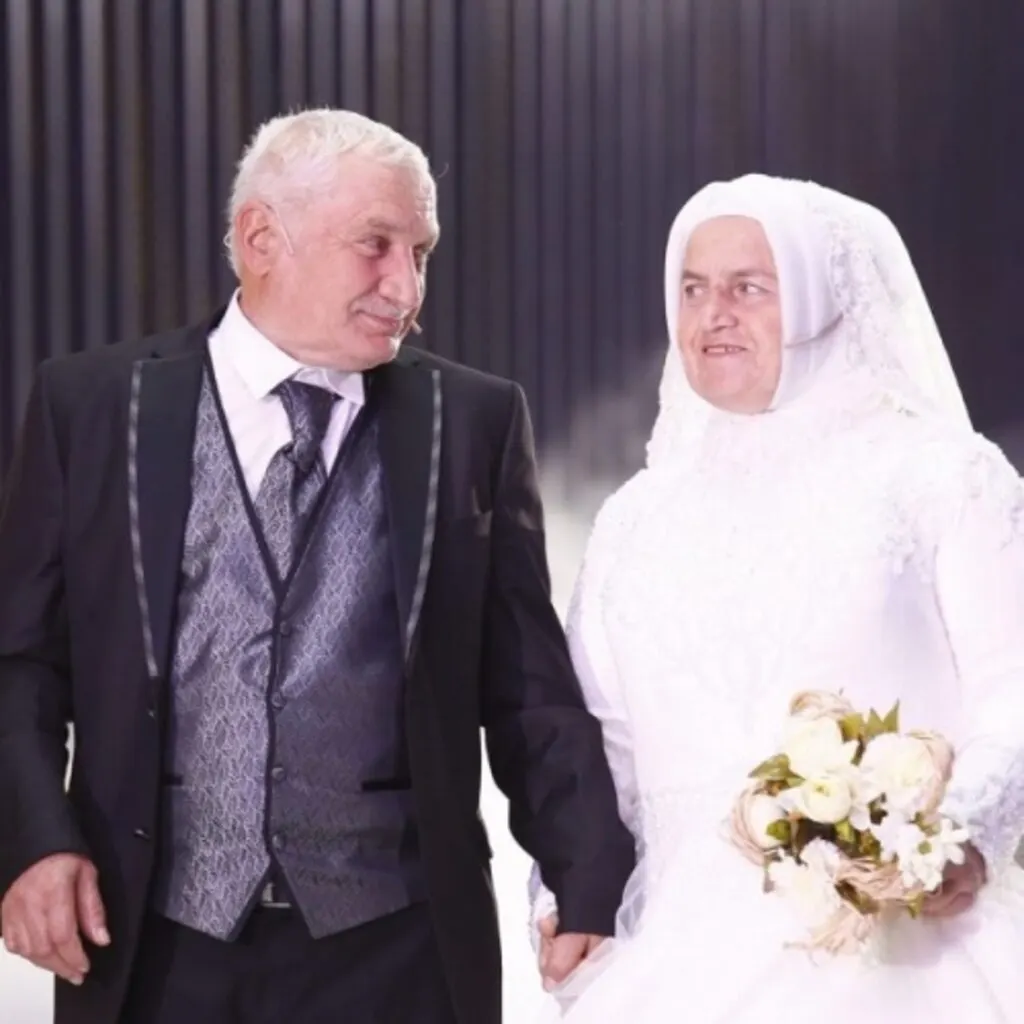 64 yaşındaki Kadriye Teyze ilk kez gelinlik giydi