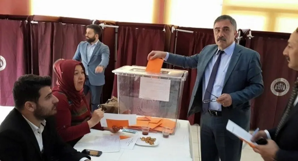 AK Parti'de temayül yoklaması yoğun bir katılım ile gerçekleşti