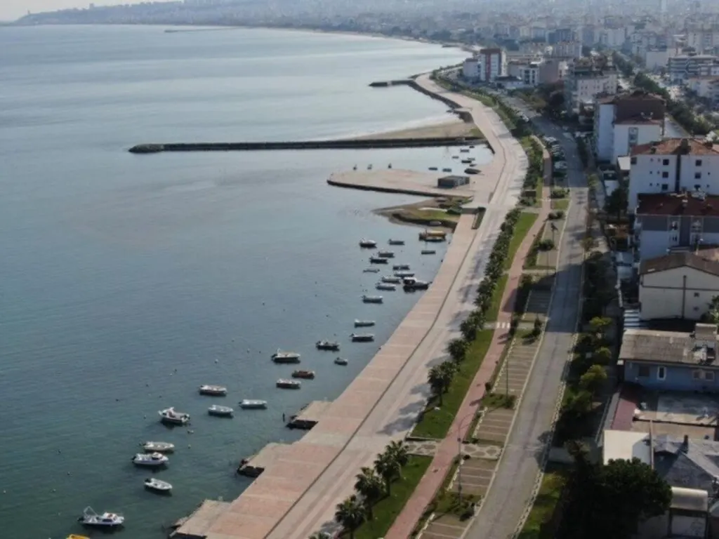 Samsun'da boş kalan sokak, meydan ve yol fotoğrafları - 27 Aralık Pazar