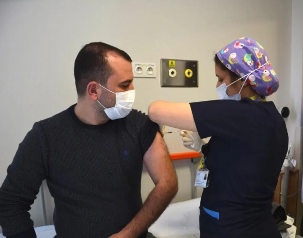 LIV HOSPITAL SAMSUN ÇALIŞANLARI AŞILANMAYA BAŞLADI