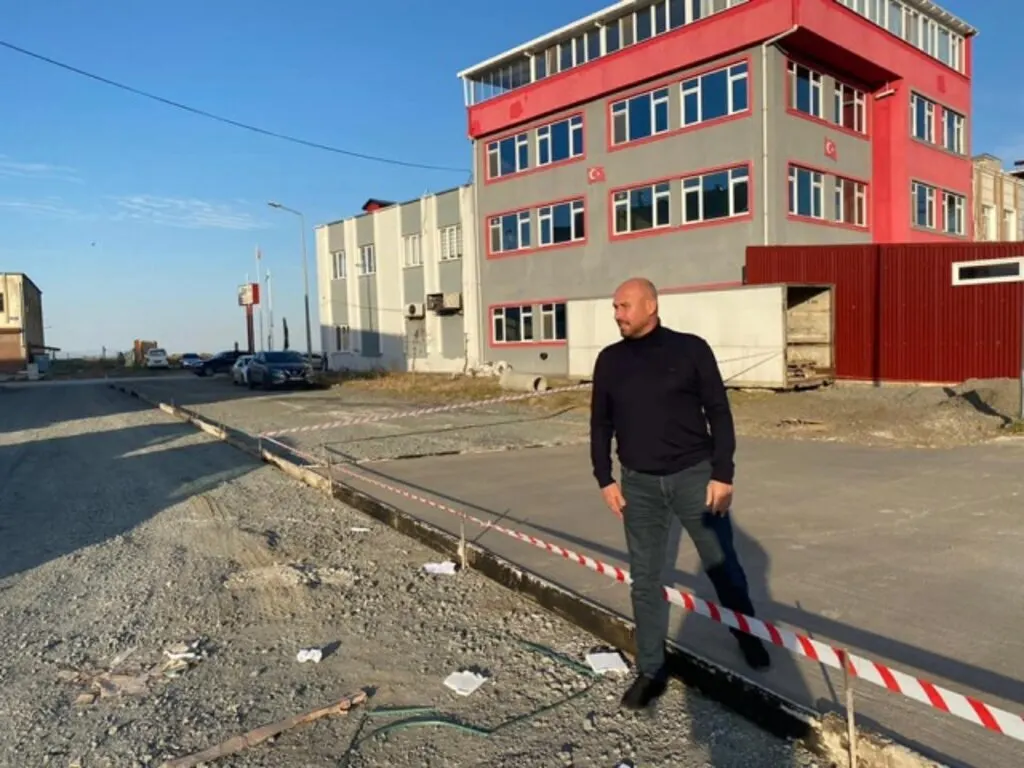 Tekkeköy Belediyesi'nden Örnek Sanayi Sitesi yollarına beton kaplama