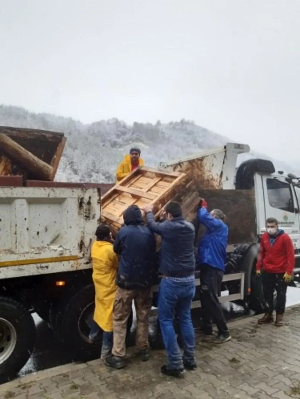 Ekolojik Yaşam Bisiklet Derneği'nden Orman Çocuklarına Kulübe