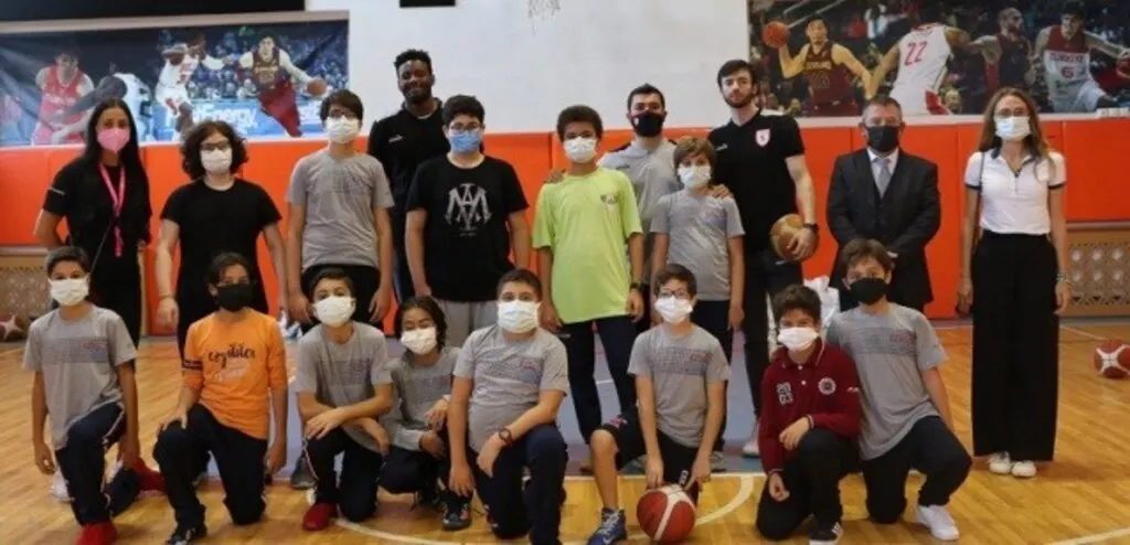 Samsunsporlu Sporculardan Ezgililer Öğrencileriyle söyleşi