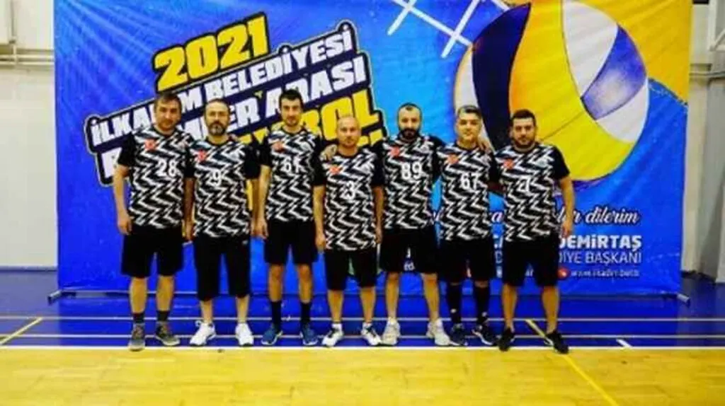 İlkadım Belediyesi Birimler Arası Voleybol Turnuvası renkli görüntülere sahne oldu