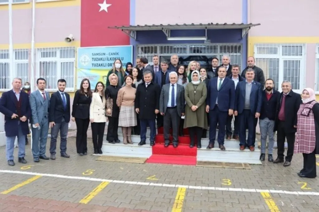 Canik Tuzaklı Ortaokulu'nda TÜBİTAK Bilim Fuarı