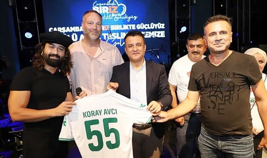 Çarşamba'da Koray Avcı'lı muhteşem gecede akülü araçlar sahipleriyle buluştu