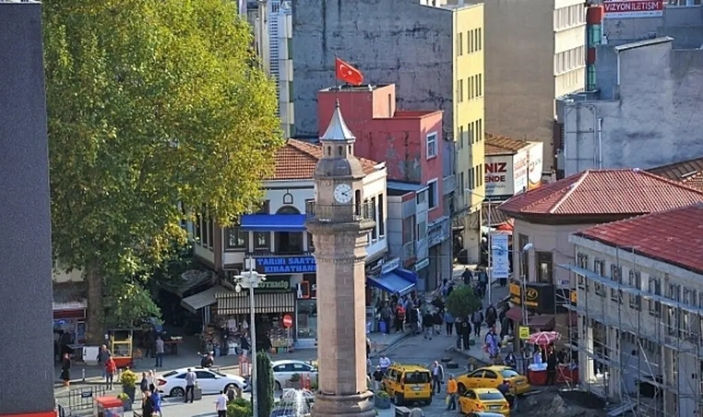 Saathane Meydanı'nda çalışmalar sürüyor