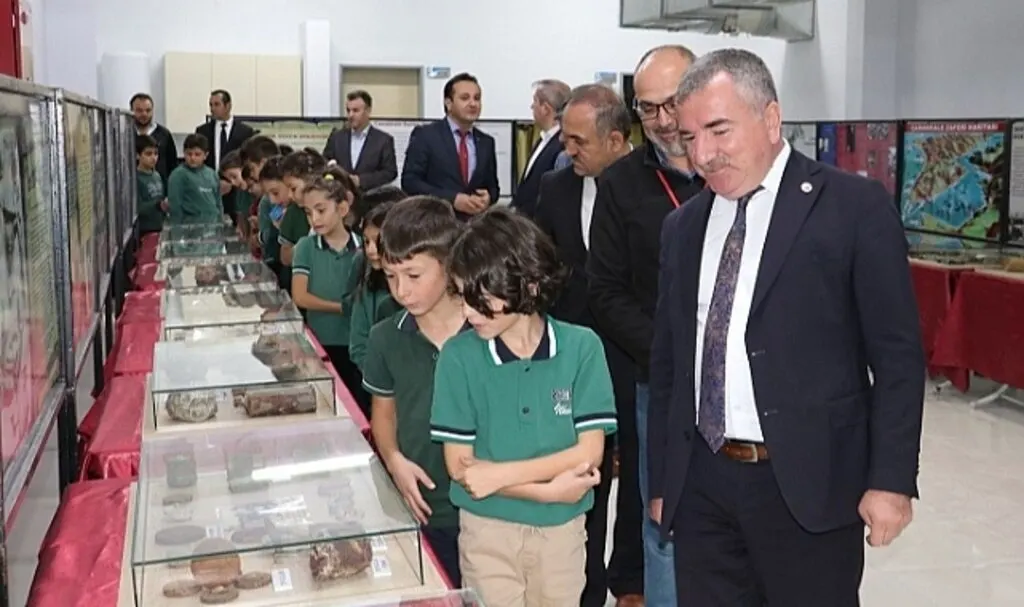 Havza Kaymakamı Nayman ve Belediye Başkanı Özdemir Çanakkale Gezici Müzesini gezdi