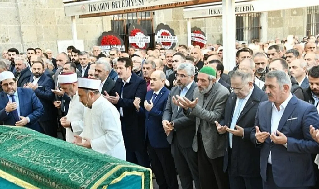 Tok ailesinin acı günü! Niyazi Tok son yolculuğuna dualarla uğurlandı
