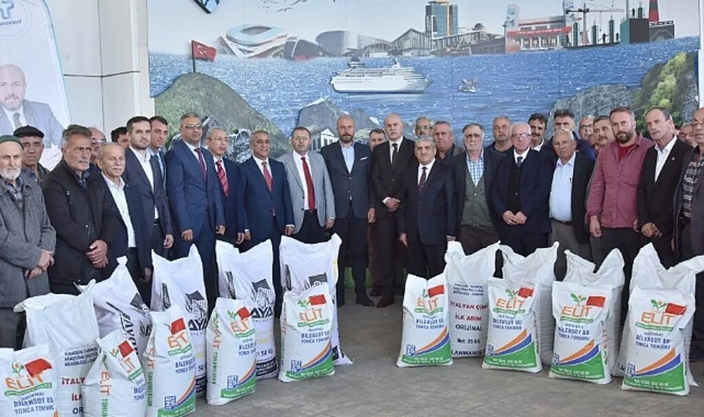 Tekkeköy’de çiftçilere buğday, yonca ve reygras tohumu dağıtıldı