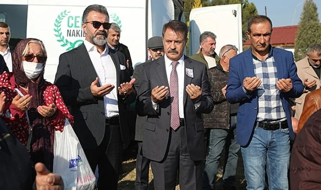 Başkan Deveci'nin babası merhum Recep Deveci son yolculuğuna dualarla uğurlandı